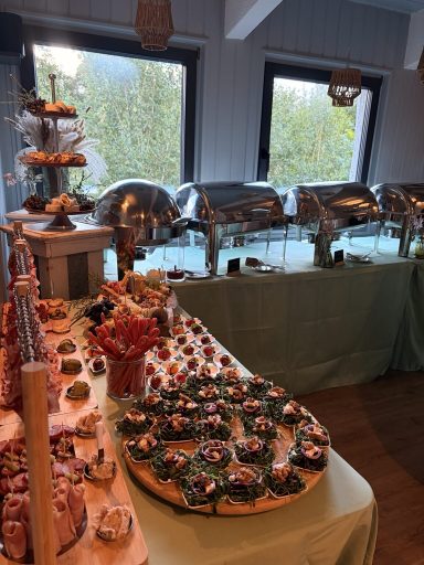 Festliches Buffet für eine Geburtstagsfeier im Schmiedehafen
