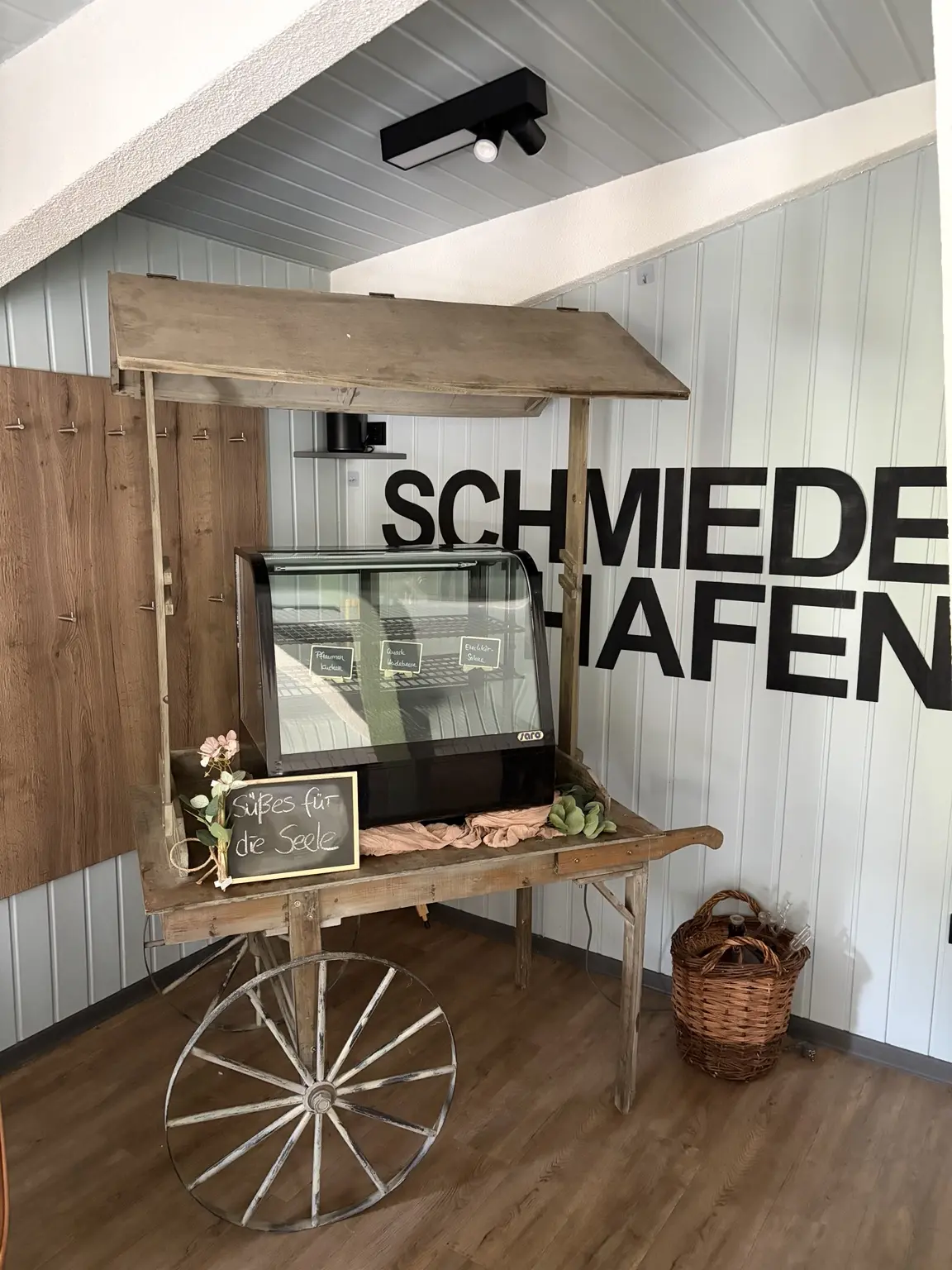 Schmiedehafen-Schriftzug im Eingangsbereich