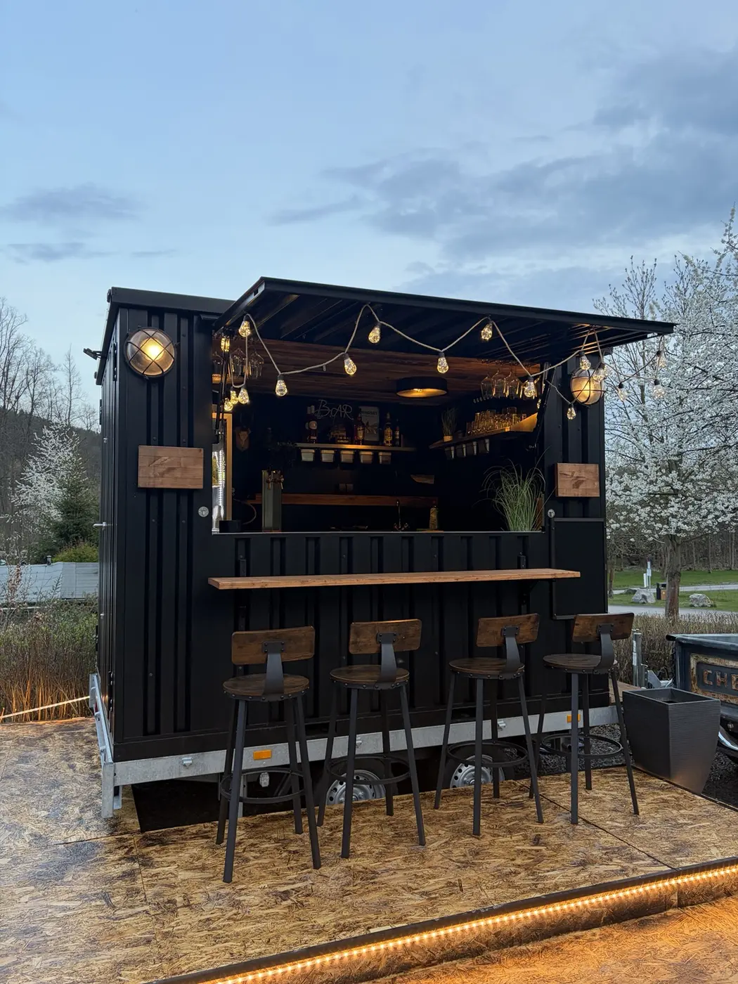 The mobile Hafenbar in the evening light on the Lake Hohenwarte